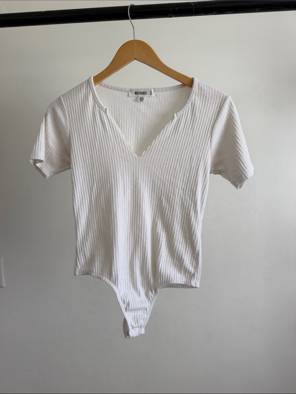 Misguided. White Ribbed V-Neck Short Sleeve Bodysuit